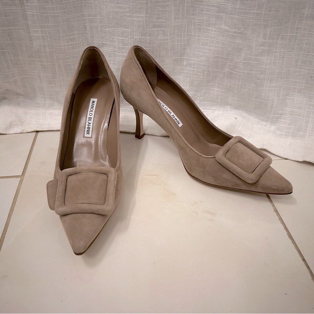 BRAND NEW Manolo Blahnik “Maysale” Pumps size 38